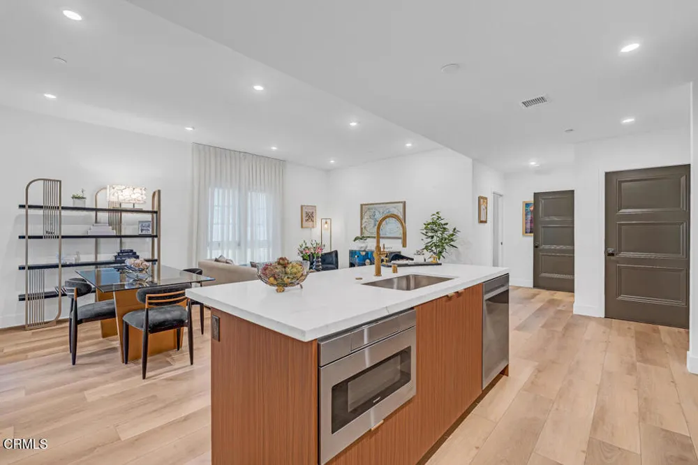 139 S Oak Knoll Avenue #303 Pasadena, CA 91101