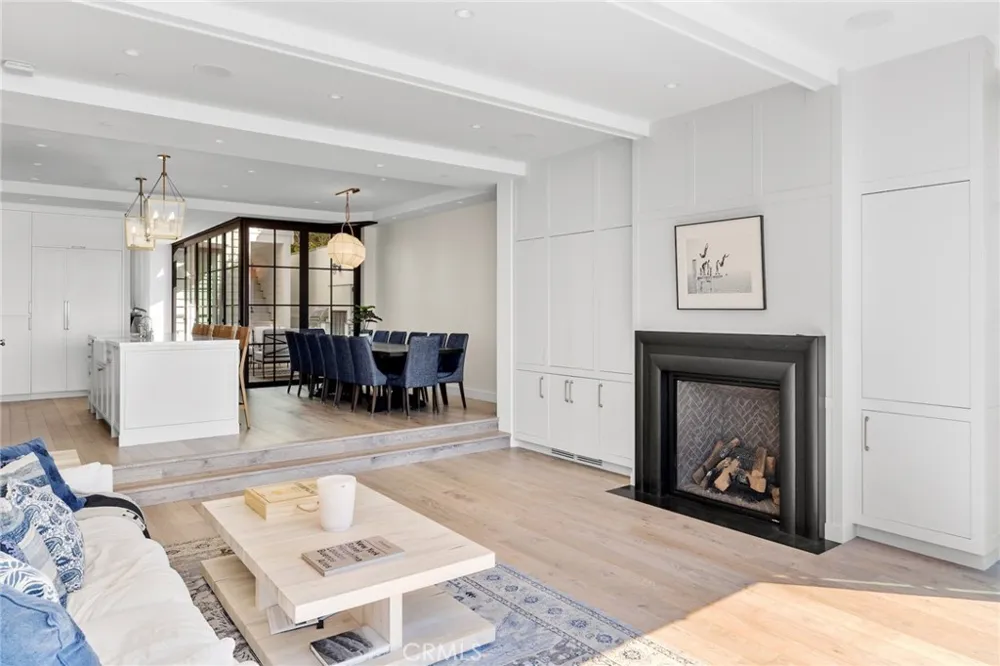 2428 The Strand Hermosa Beach, CA 90254