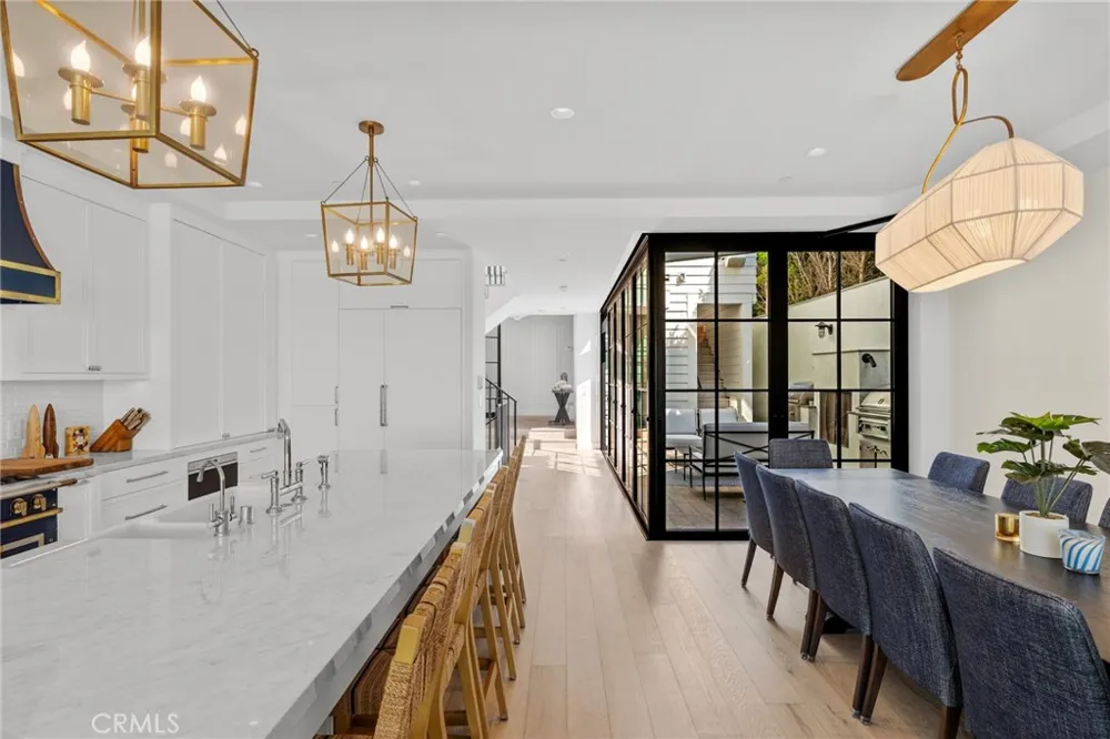2428 The Strand Hermosa Beach, CA 90254