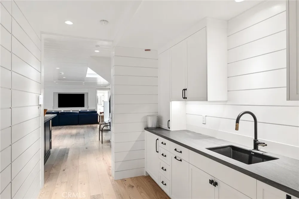 2428 The Strand Hermosa Beach, CA 90254