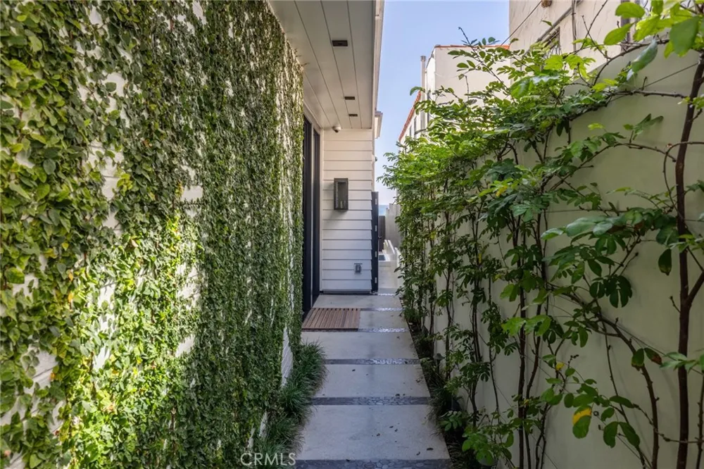 2428 The Strand Hermosa Beach, CA 90254
