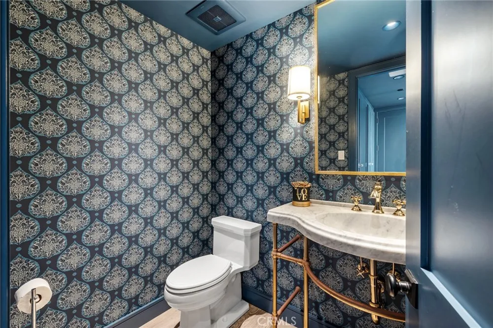 2428 The Strand Hermosa Beach, CA 90254