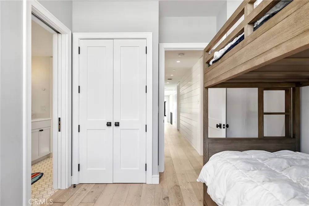 2428 The Strand Hermosa Beach, CA 90254