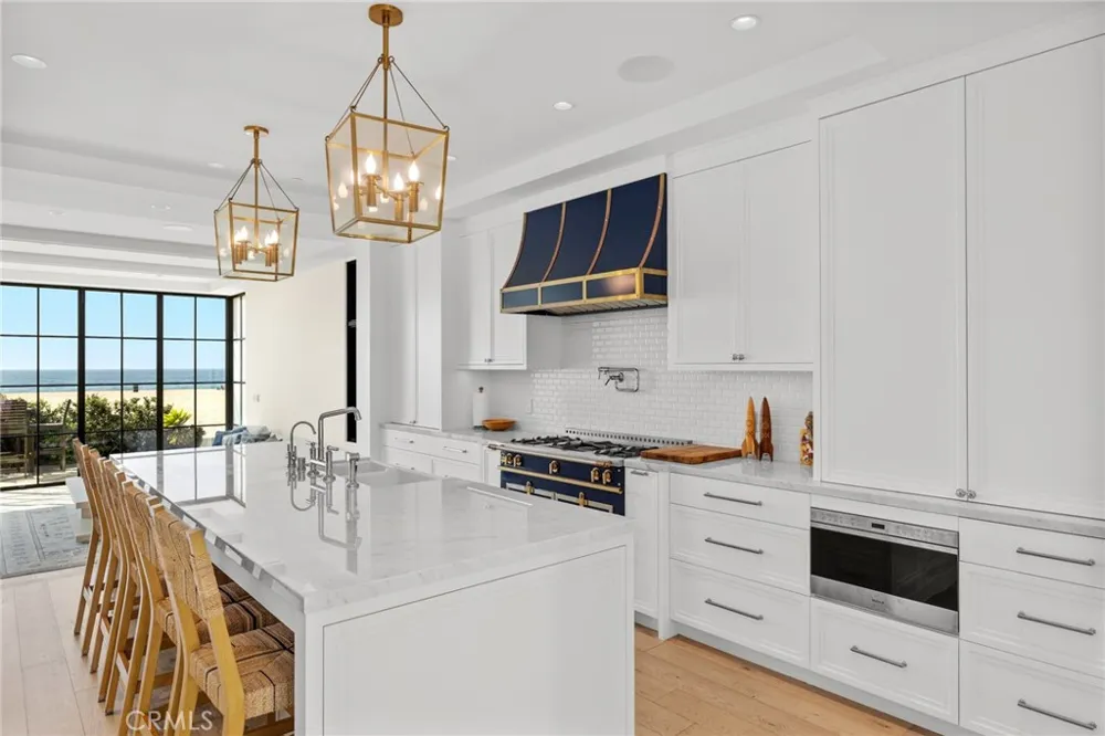 2428 The Strand Hermosa Beach, CA 90254