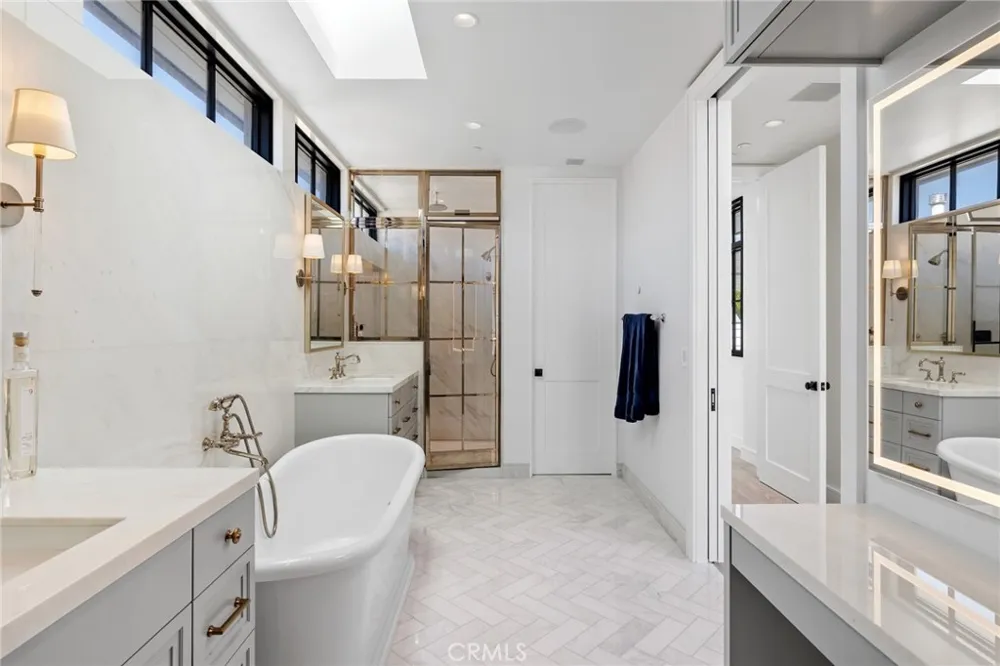 2428 The Strand Hermosa Beach, CA 90254