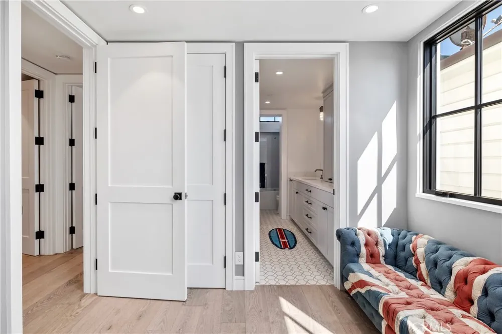 2428 The Strand Hermosa Beach, CA 90254