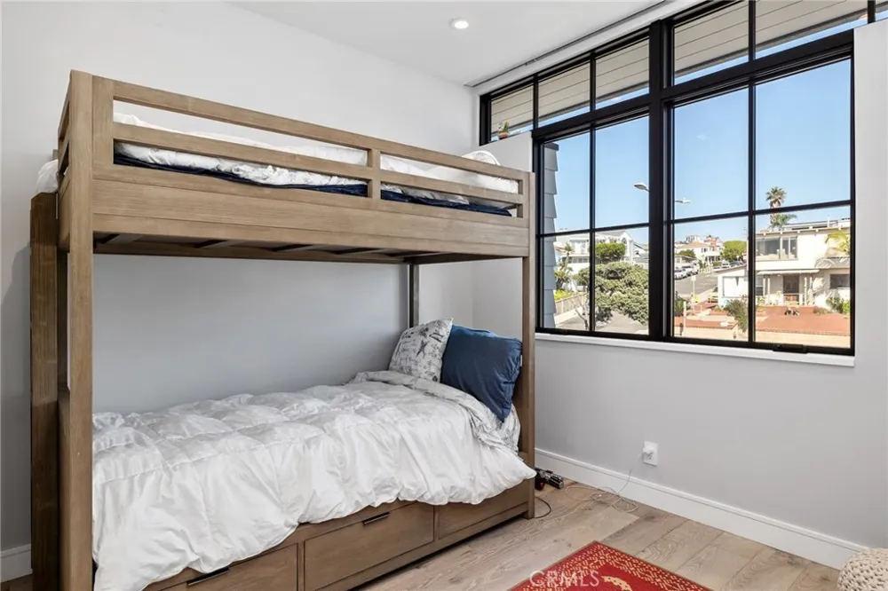2428 The Strand Hermosa Beach, CA 90254