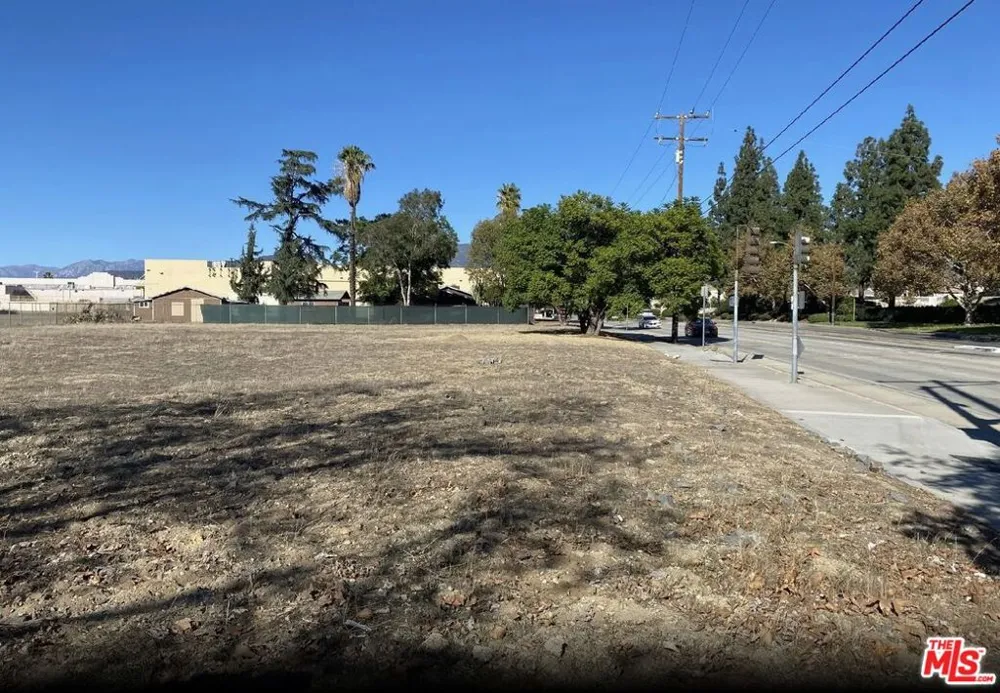 2445 Towne Avenue Pomona, CA 91767