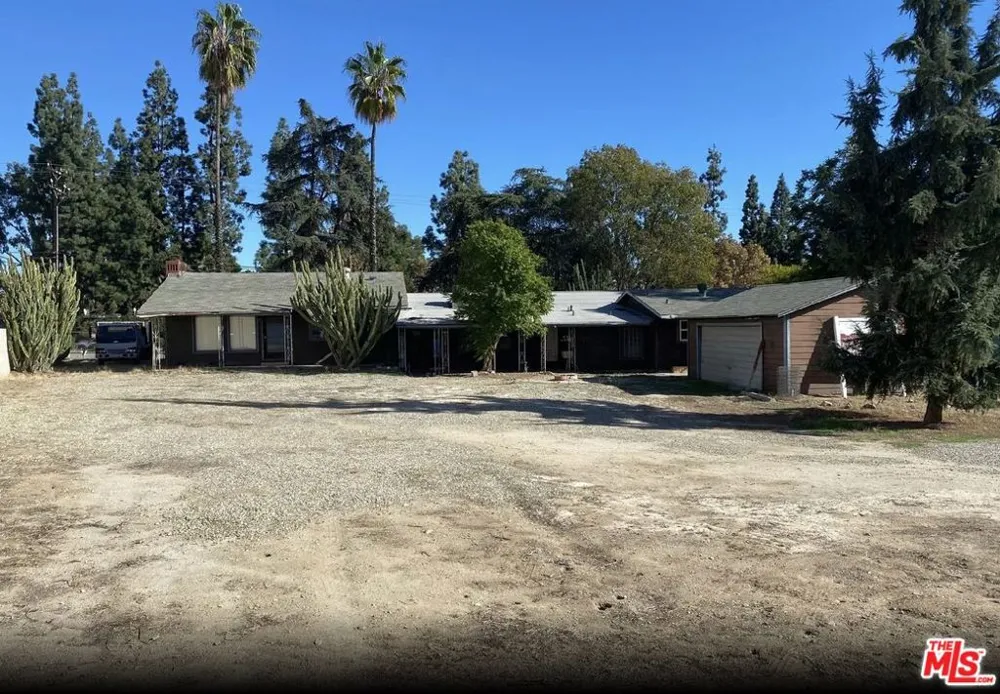 2445 Towne Avenue Pomona, CA 91767