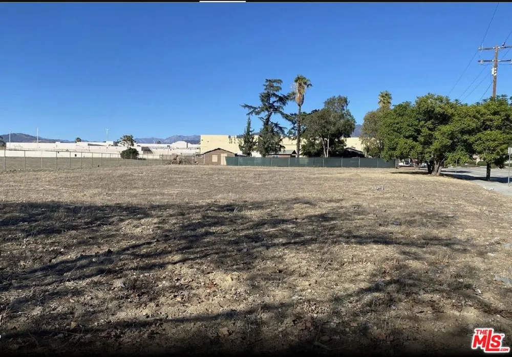 2445 Towne Avenue Pomona, CA 91767