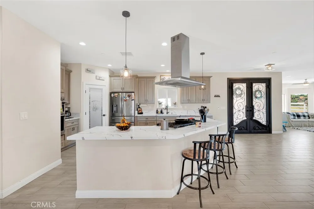 9926 Fir St Oak Hills, CA 92344