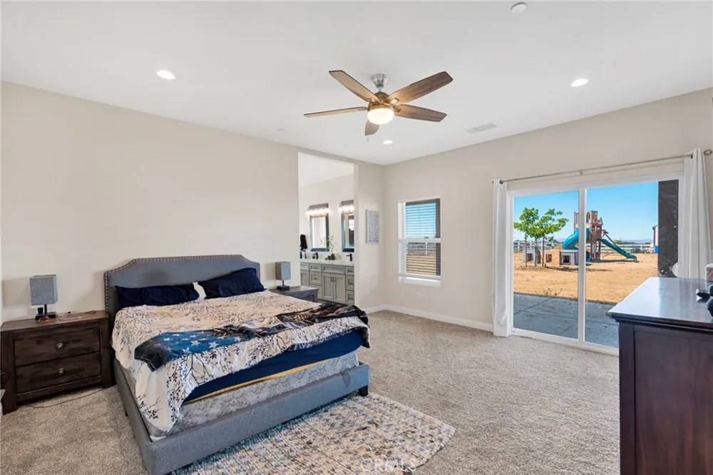 9926 Fir St Oak Hills, CA 92344