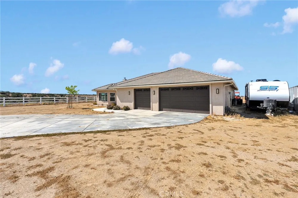 9926 Fir St Oak Hills, CA 92344