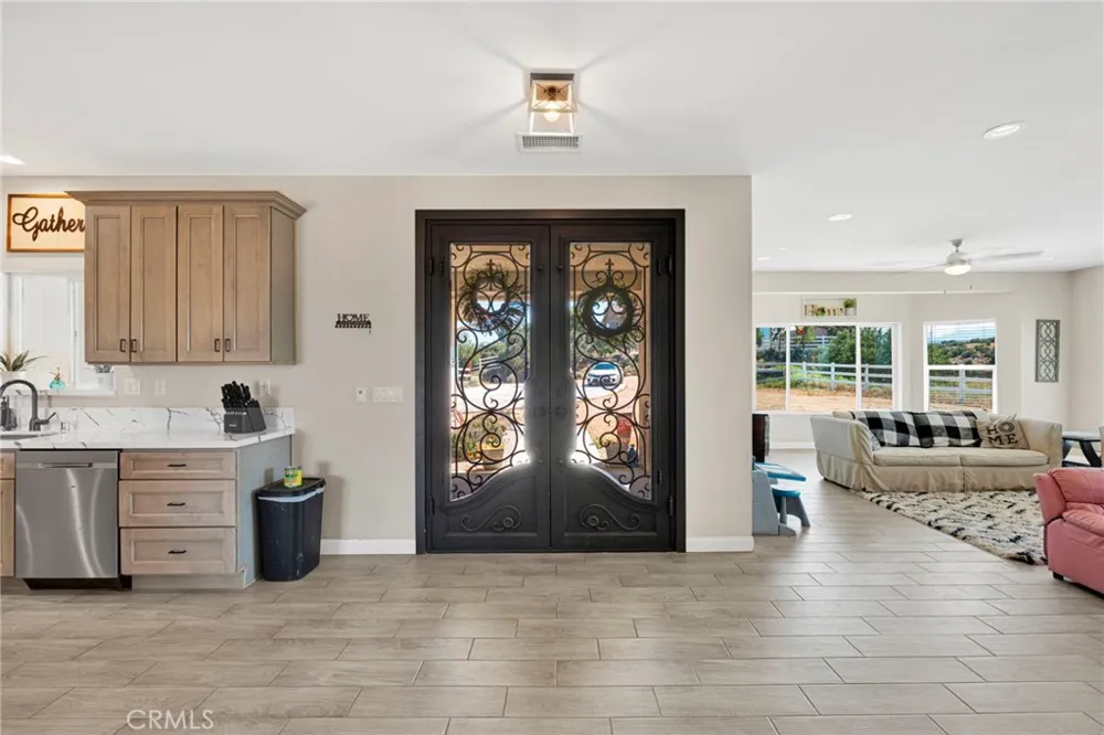 9926 Fir St Oak Hills, CA 92344