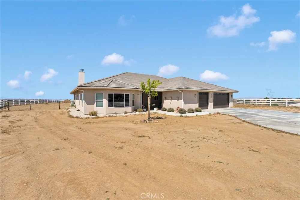 9926 Fir St Oak Hills, CA 92344