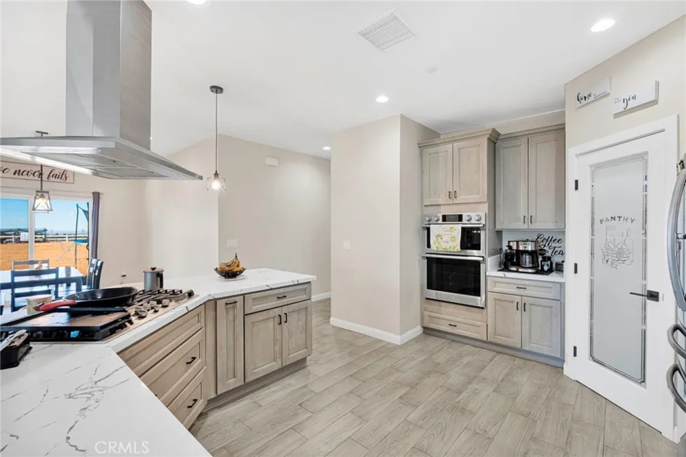 9926 Fir St Oak Hills, CA 92344