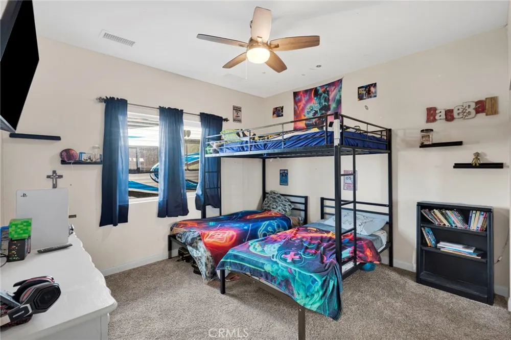 9926 Fir St Oak Hills, CA 92344