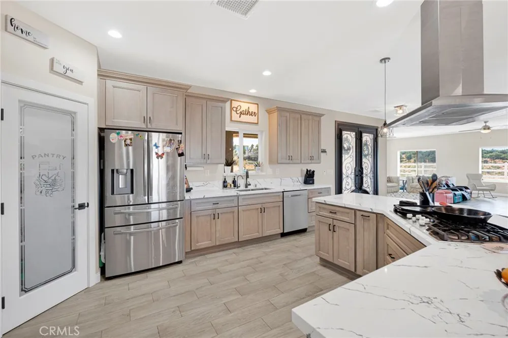 9926 Fir St Oak Hills, CA 92344