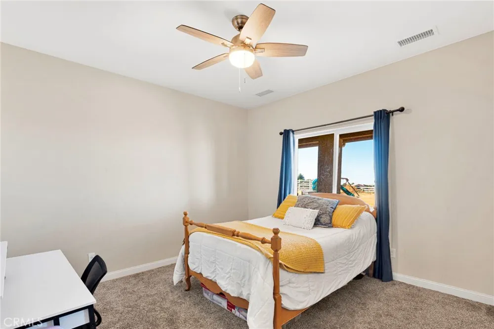 9926 Fir St Oak Hills, CA 92344