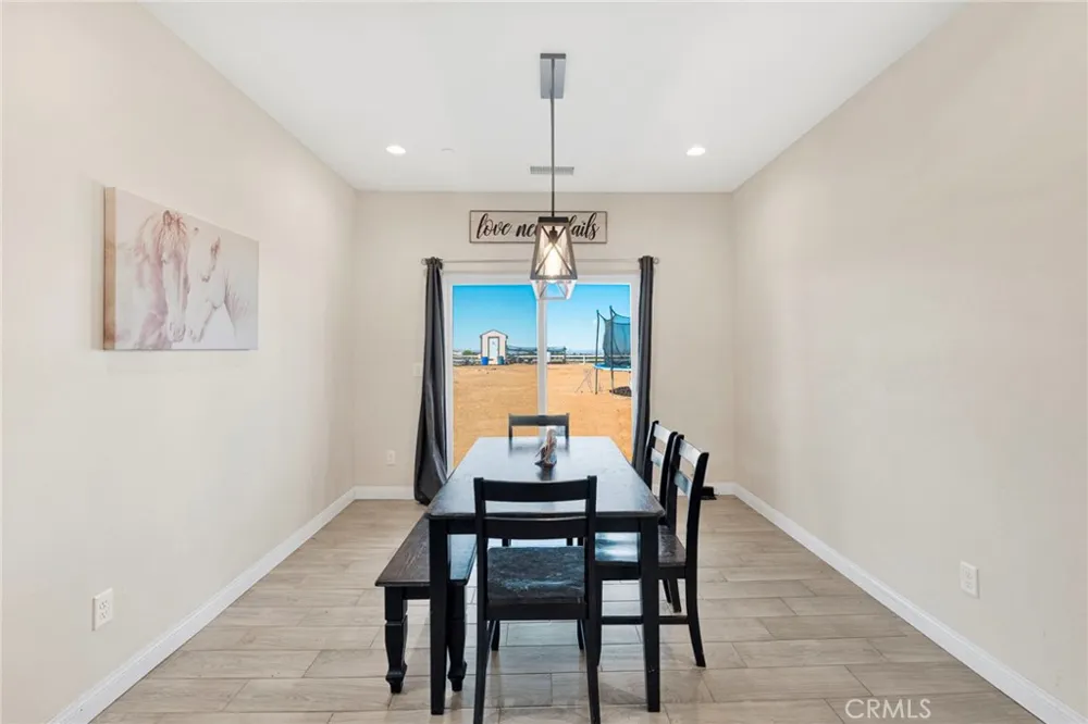 9926 Fir St Oak Hills, CA 92344