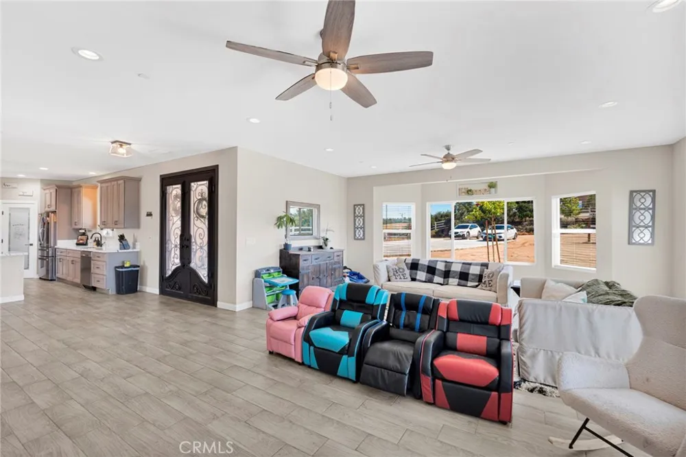 9926 Fir St Oak Hills, CA 92344