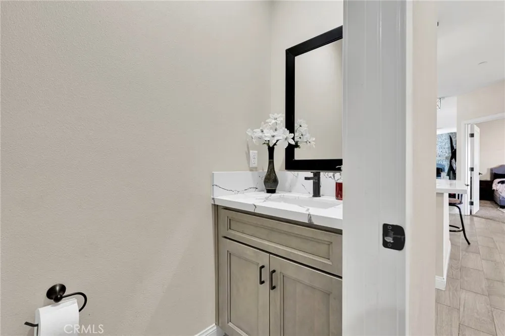 9926 Fir St Oak Hills, CA 92344