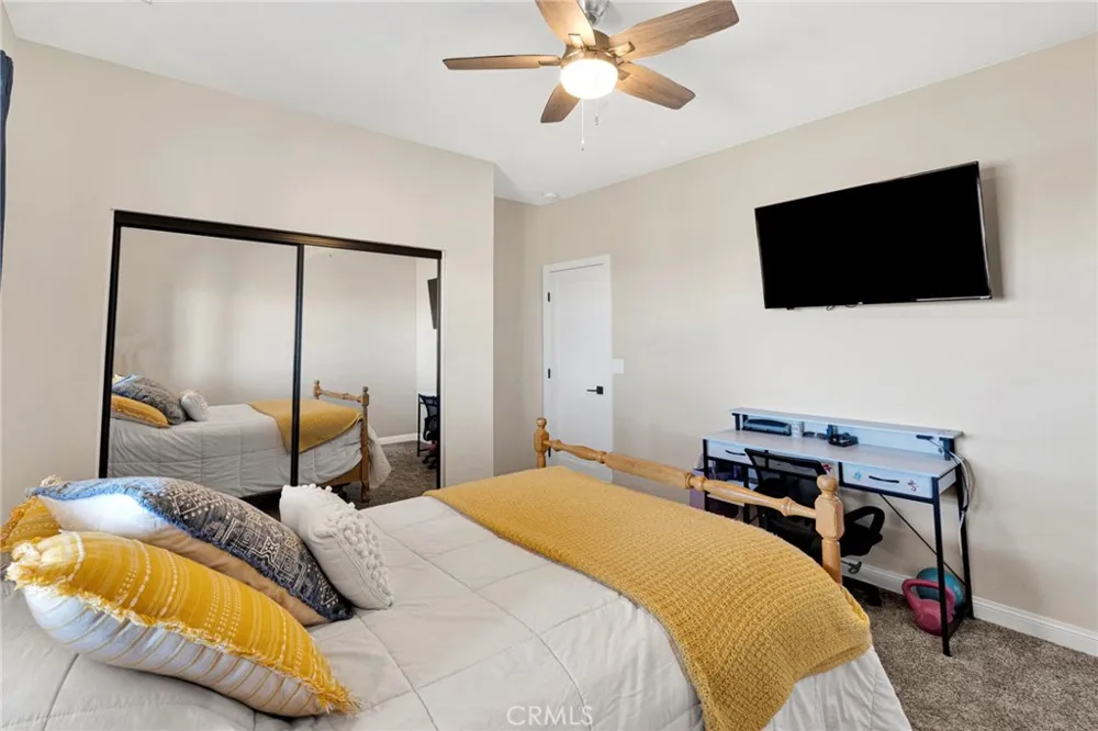 9926 Fir St Oak Hills, CA 92344