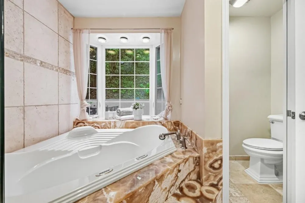 3202 E Laurel Creek Road Belmont, CA 94002