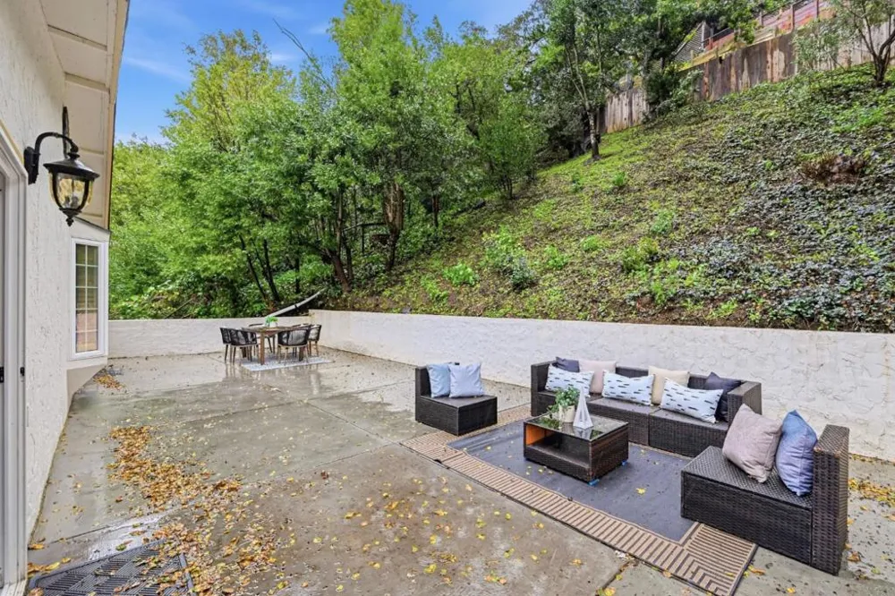 3202 E Laurel Creek Road Belmont, CA 94002