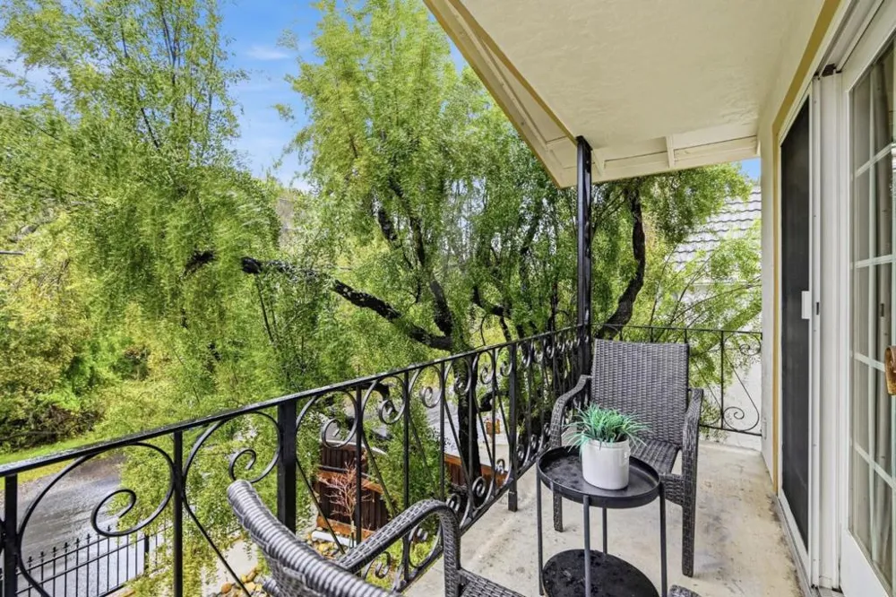 3202 E Laurel Creek Road Belmont, CA 94002