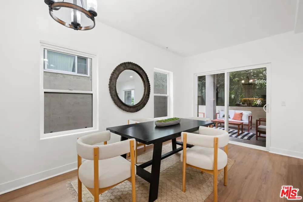 11115 Acama Street #104 Studio City, CA 91602