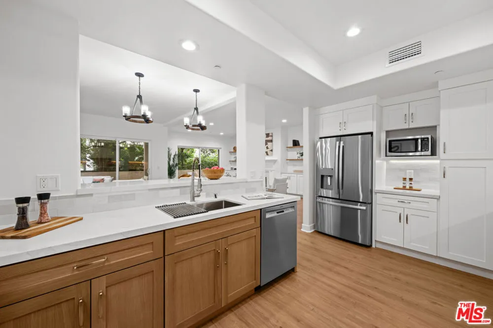11115 Acama Street #104 Studio City, CA 91602