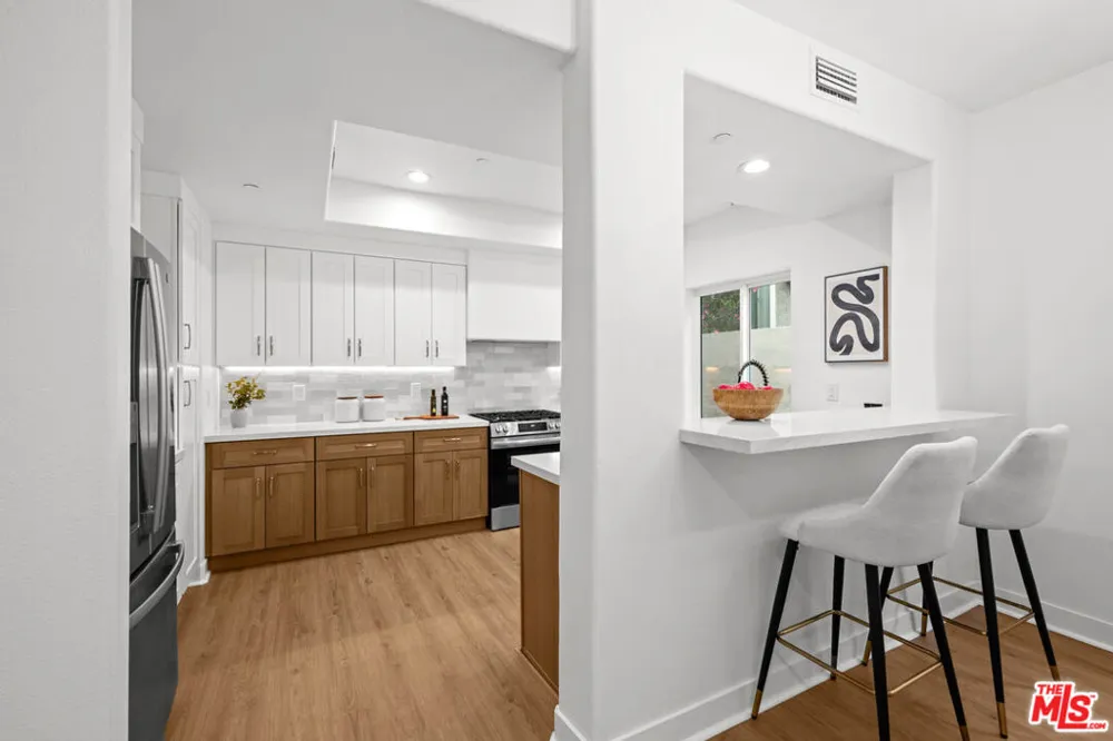 11115 Acama Street #104 Studio City, CA 91602