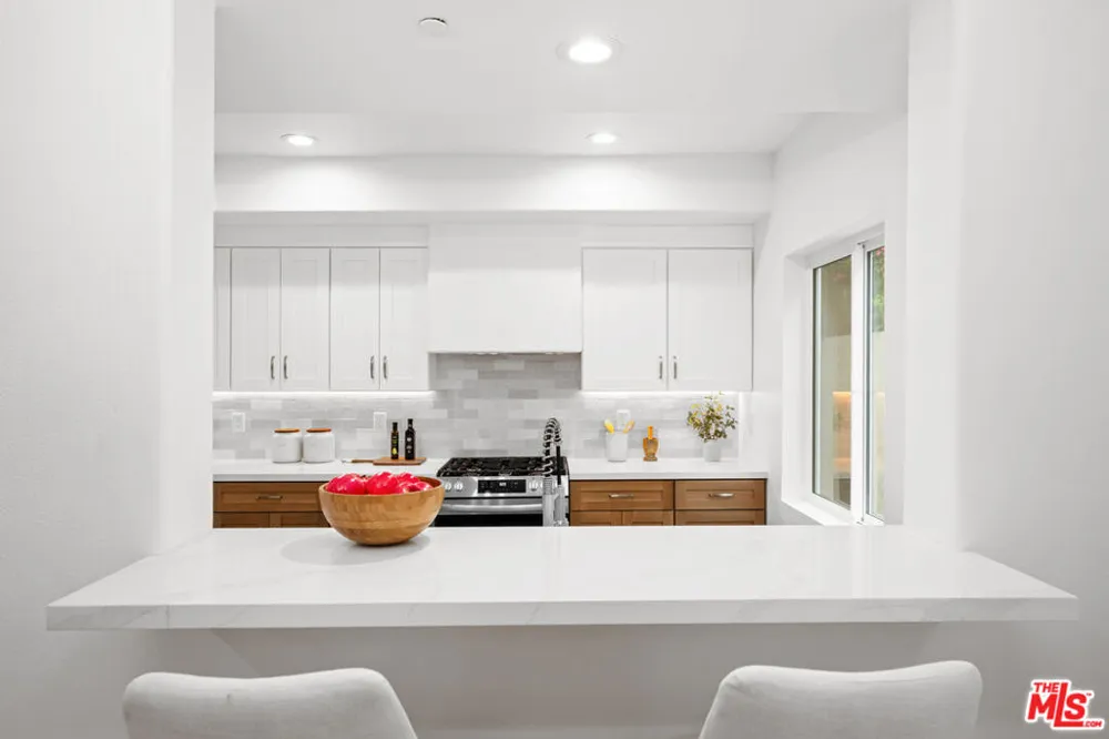 11115 Acama Street #104 Studio City, CA 91602
