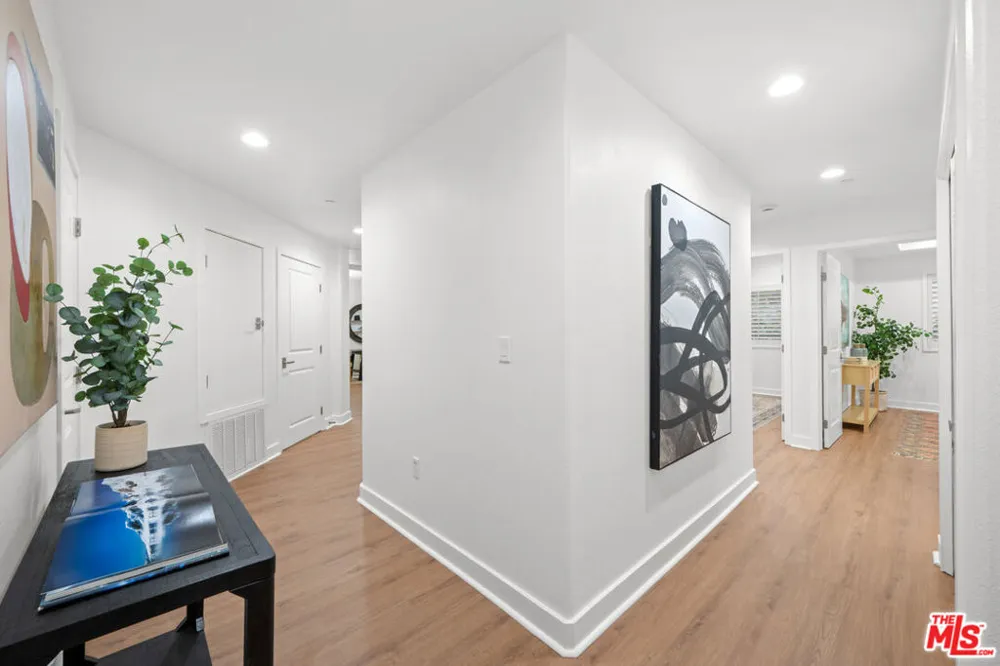 11115 Acama Street #104 Studio City, CA 91602