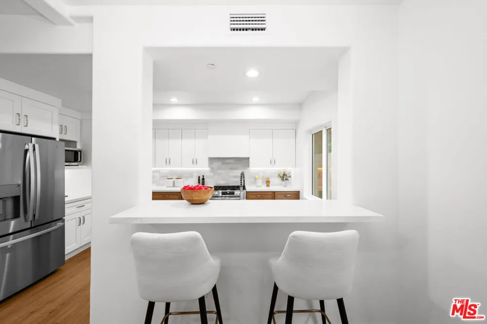 11115 Acama Street #104 Studio City, CA 91602