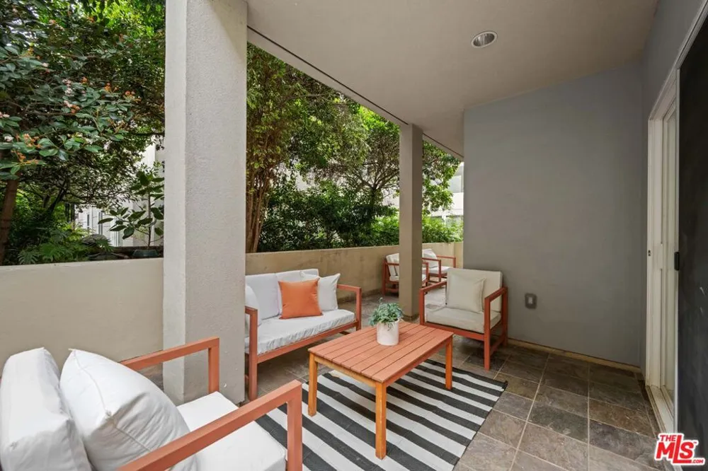 11115 Acama Street #104 Studio City, CA 91602