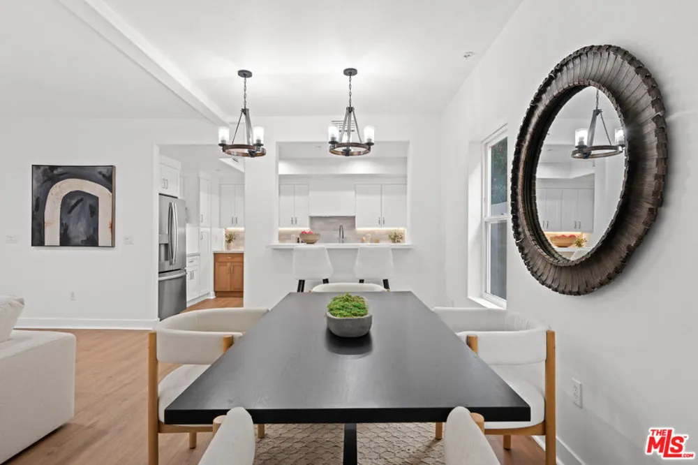 11115 Acama Street #104 Studio City, CA 91602