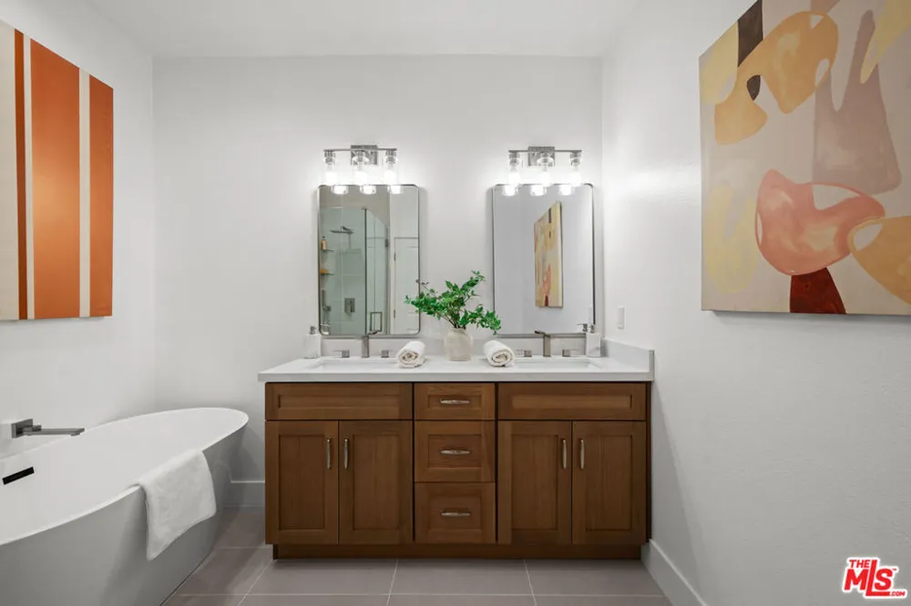11115 Acama Street #104 Studio City, CA 91602