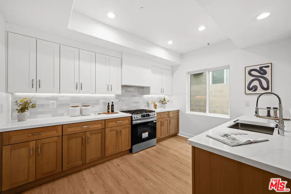 11115 Acama Street #104 Studio City, CA 91602