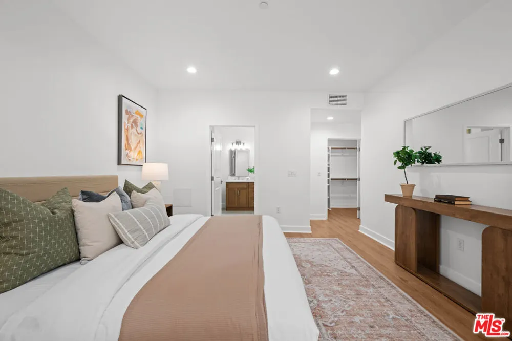 11115 Acama Street #104 Studio City, CA 91602