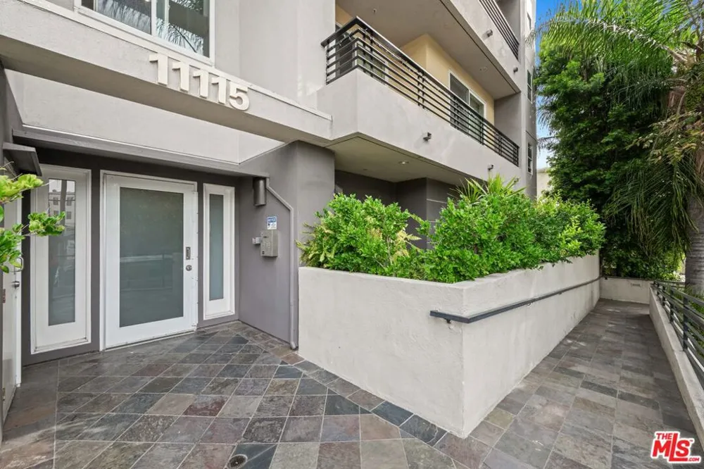 11115 Acama Street #104 Studio City, CA 91602