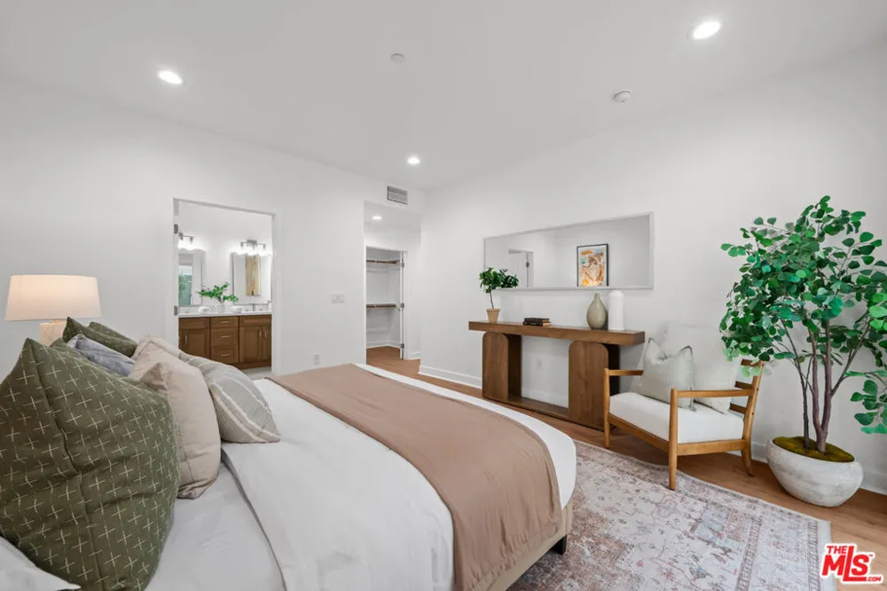 11115 Acama Street #104 Studio City, CA 91602