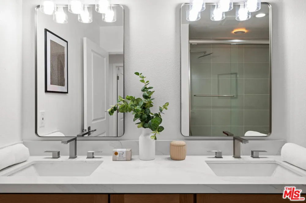 11115 Acama Street #104 Studio City, CA 91602