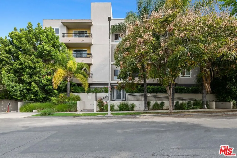 11115 Acama Street #104 Studio City, CA 91602