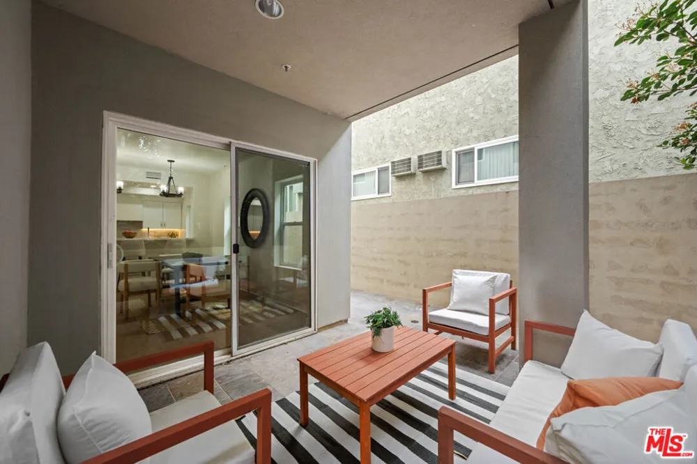 11115 Acama Street #104 Studio City, CA 91602