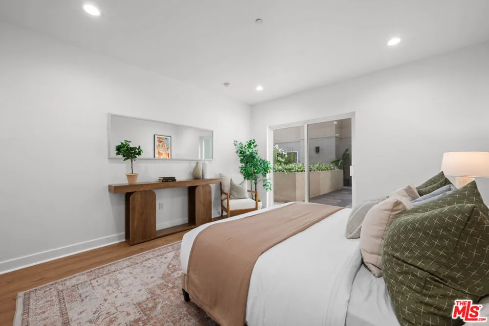 11115 Acama Street #104 Studio City, CA 91602