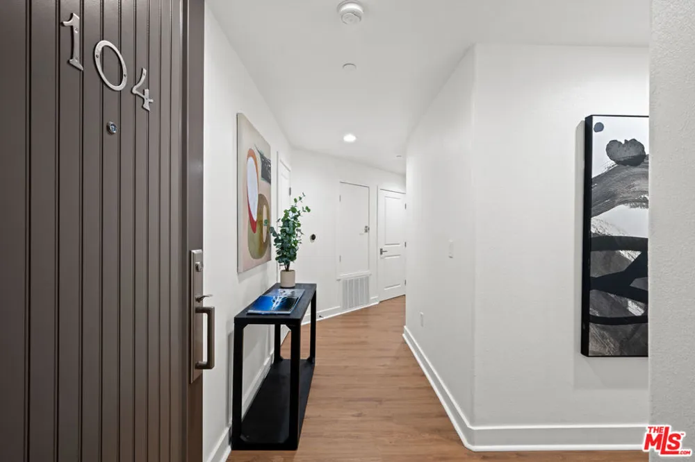11115 Acama Street #104 Studio City, CA 91602