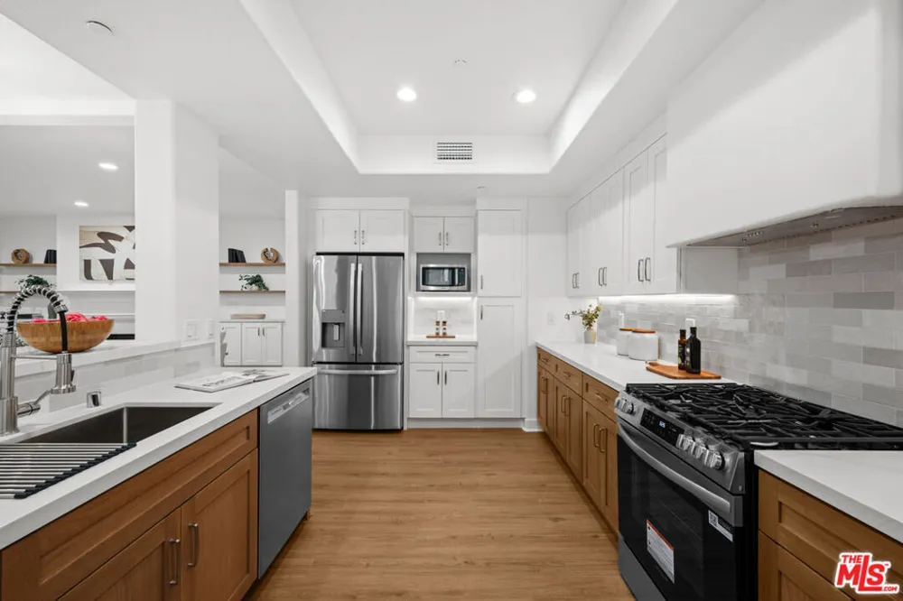11115 Acama Street #104 Studio City, CA 91602