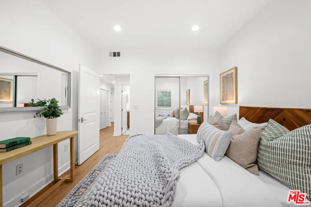 11115 Acama Street #104 Studio City, CA 91602